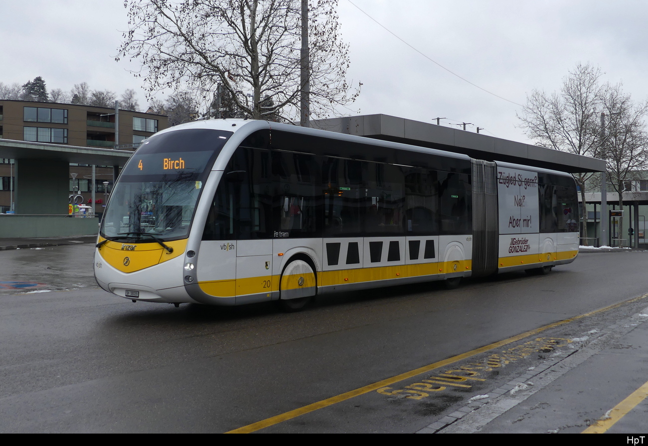 vb sh - IRIZAR ie tram Nr.20  SH 38020 unterwegs vor dem Bhf. Schaffhausen am 22.01.2023