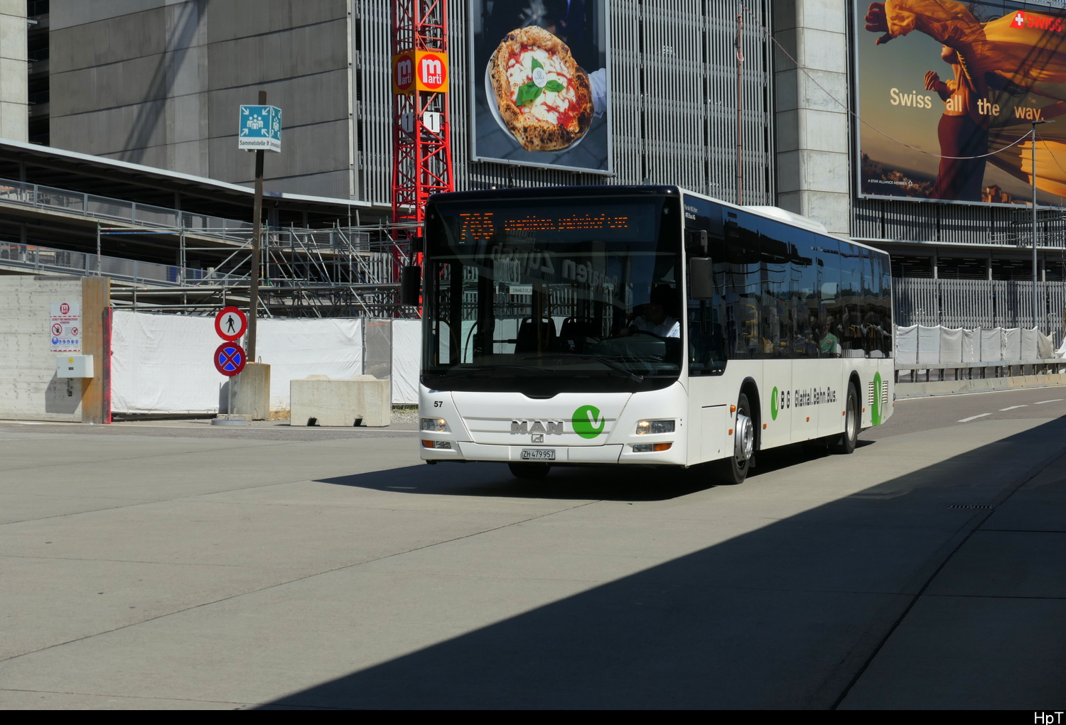 VBG - MAN Lion`s City  Nr.57 bei der zufahrt zu dem Bushaltestellen beim Flughafen Z�rich am 28.07.2026
