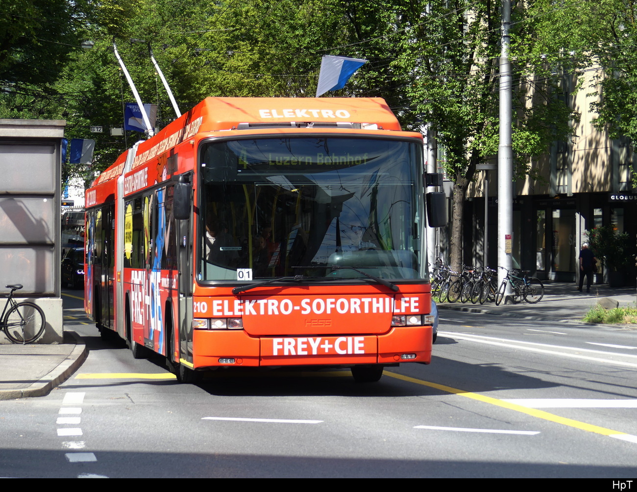 VBL - Hess Trolleybus Nr.210 unterwegs auf der Linie 4 in Luzern am 27.07.2023