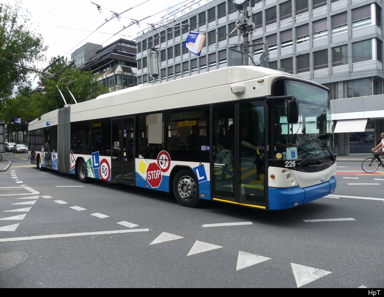 VBL - Hess Trolleybus Nr.226 unterwegs als Fahrschule in Luzern am 27.07.2023