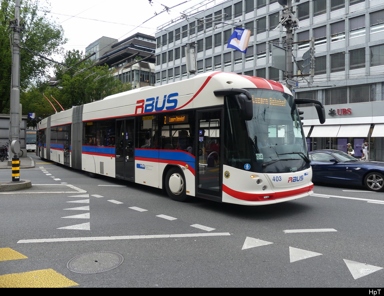 VBL - Hess Trolleybus Nr.403 unterwegs auf der Linie 2 in Luzern am 27.07.2023