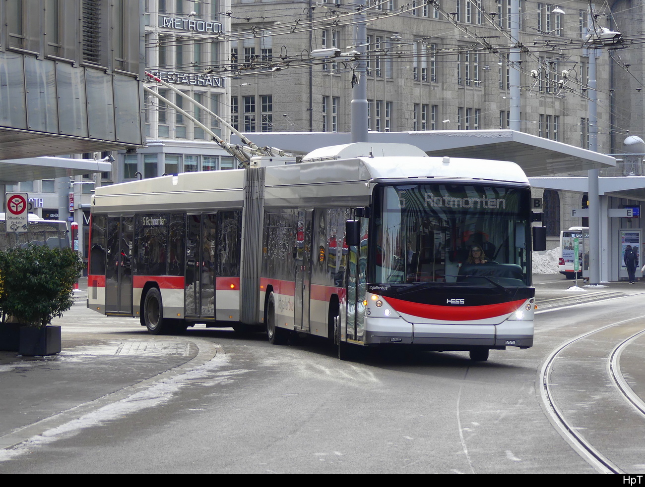 VBSG - Hess Trolleybus Nr.175 unterwegs auf der Linie 1 beim Bhf. St. Gallen am 21.01.2024