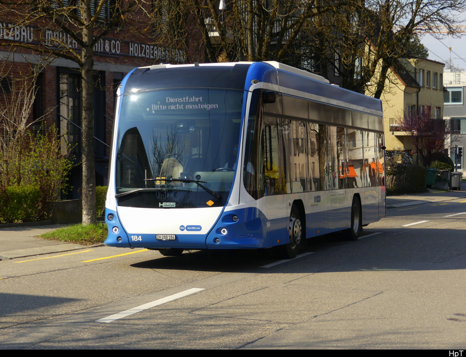 VBZ - Hess E-Bus  Nr.184 unterwegs auf Dienstfahrt in der Stadt Zürich am 21.03.2026