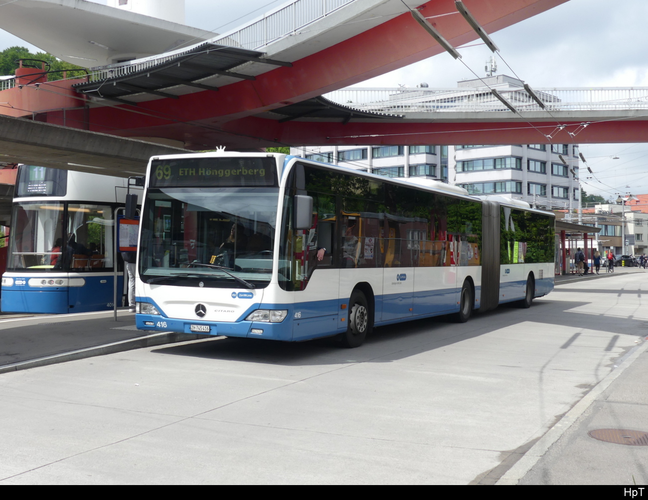 VBZ - Mercedes Citaro Nr.416 unterwegs auf der Linie 69 in Zürich am 13.05.2023
