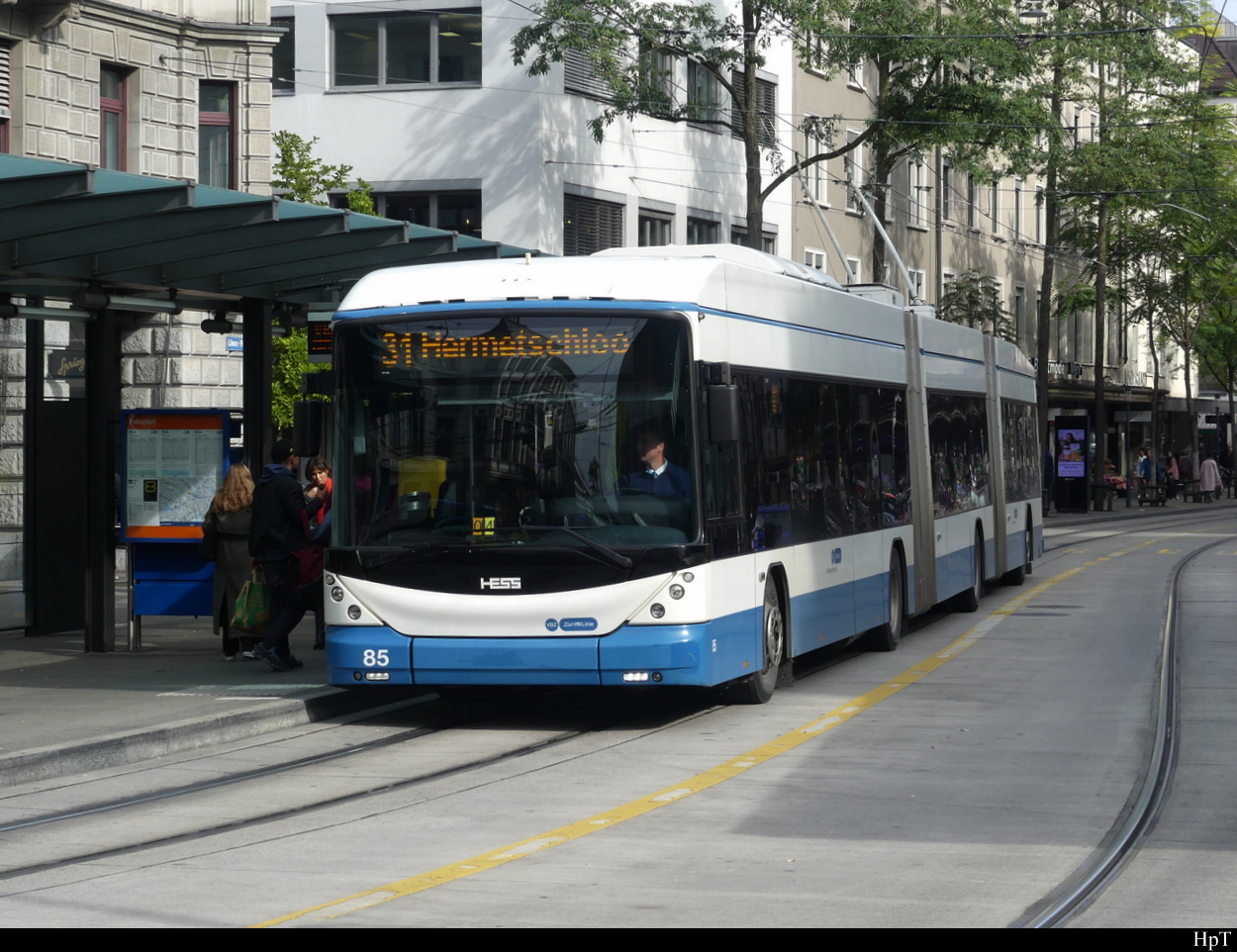 VBZ - Trolleybus Nr.85 unterwegs auf der Linie 31 in der Stadt Zürich am 04.10.2022