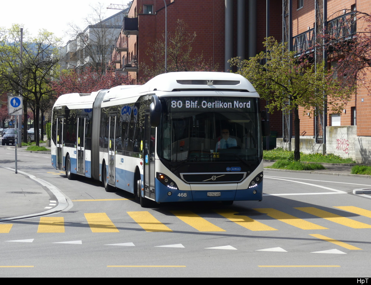 VBZ - Volvo 7900 Hybrid Nr.468 ZH 942468 unterwegs auf der Linie 80 in Altstetten am 10.04.2023