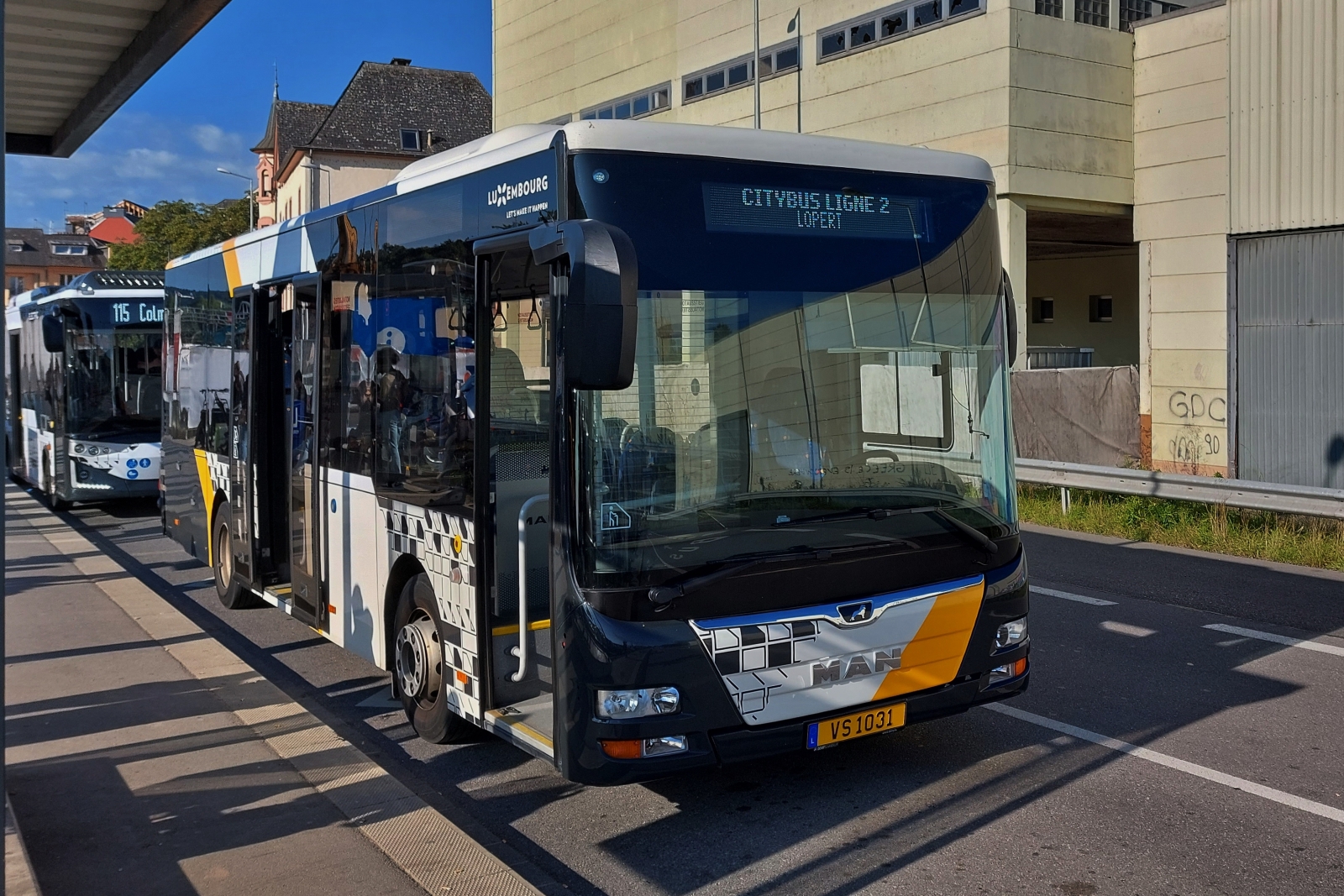 VS 1031, MAN Lion’s City, in der neuen Farbgebung von Demy Schandler, als City Bus in Ettelbrück unterwegs, aufgenommen am Busbahnhof in Ettelbrück. 08.2023