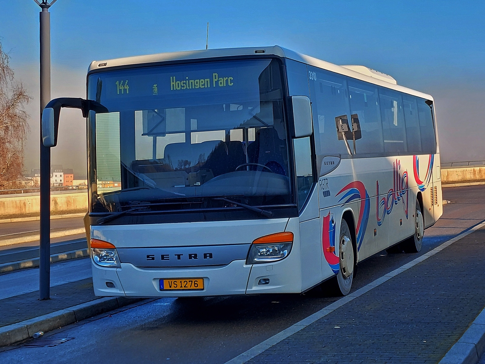 VS 1276, Setra S 415 UL, der Busunternehmens Bollig, aufgenommen am Busbahnhof in Wiltz. Mit diesem Bus, begann unsere Rundfahrt in Erpeldange bis zum Busbahnhof in Wiltz, mit verschiedenen Bussen durch den Norden von Luxemburg am 13.02.2023.
