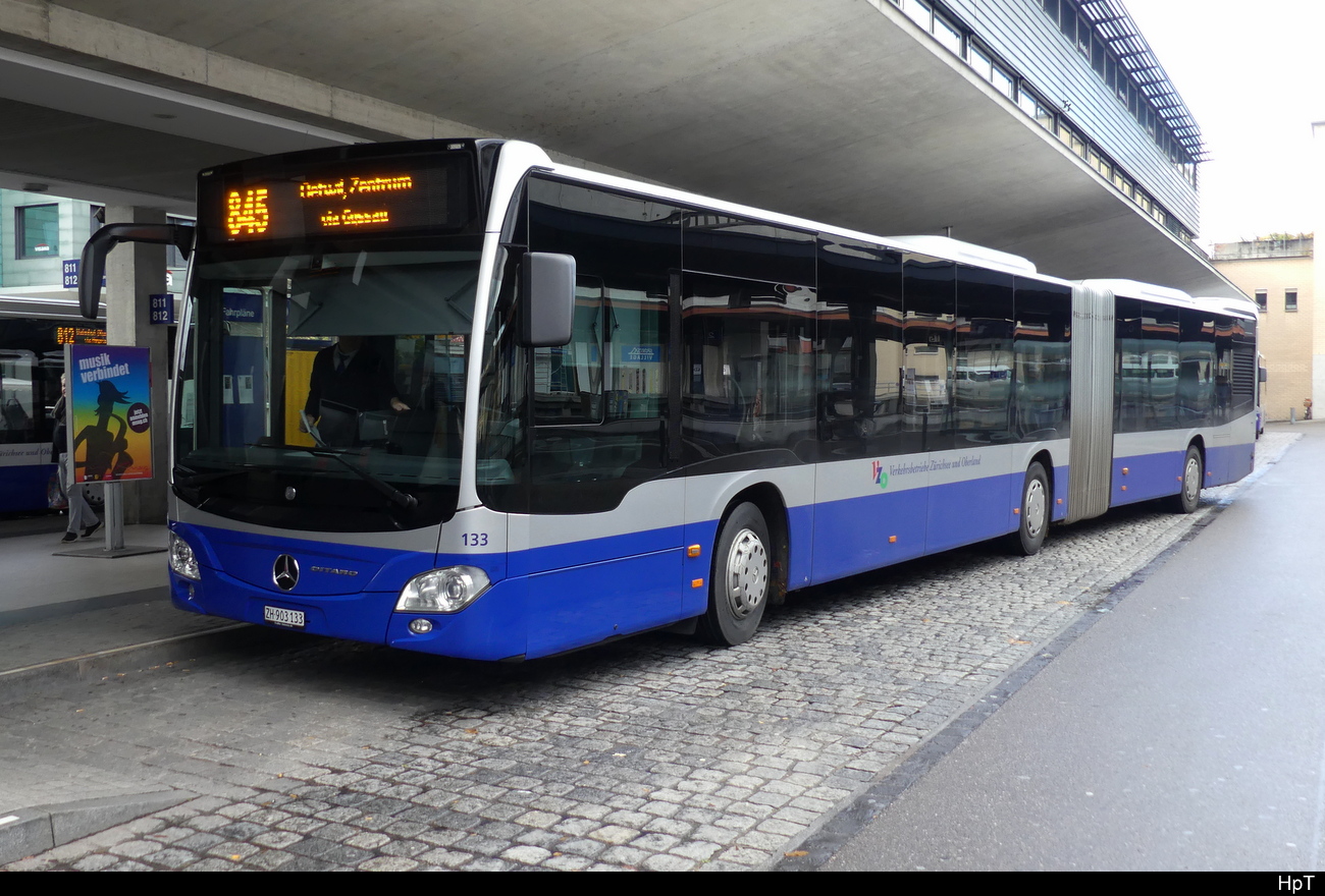VZO - Mercedes Citaro Nr.133  ZH 900133 unterwegs auf der Linie 845 vor dem Bhf. Uster an dem Bushaltestellen 11.11.2023