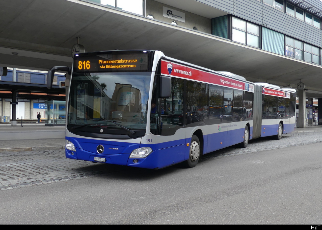 VZO - Mercedes Citaro Nr.151  ZH 920151 unterwegs auf der Linie 816 vor dem Bhf. Uster an dem Bushaltestellen 11.11.2023