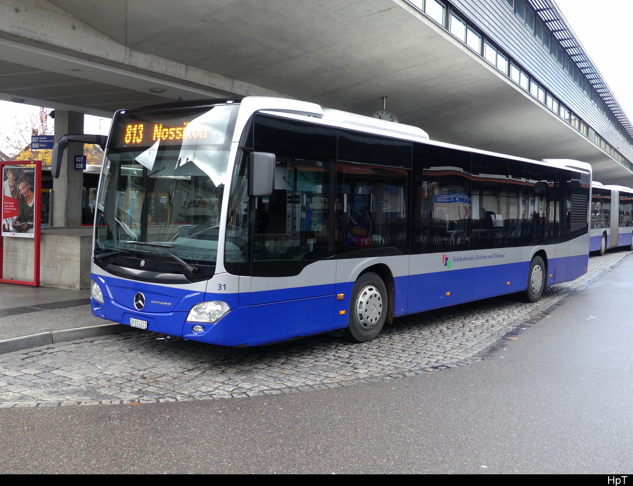 VZO - Mercedes Citaro Nr.31   ZH 874231 unterwegs auf der Linie 813 vor dem Bhf. Uster an dem Bushaltestellen 11.11.2023