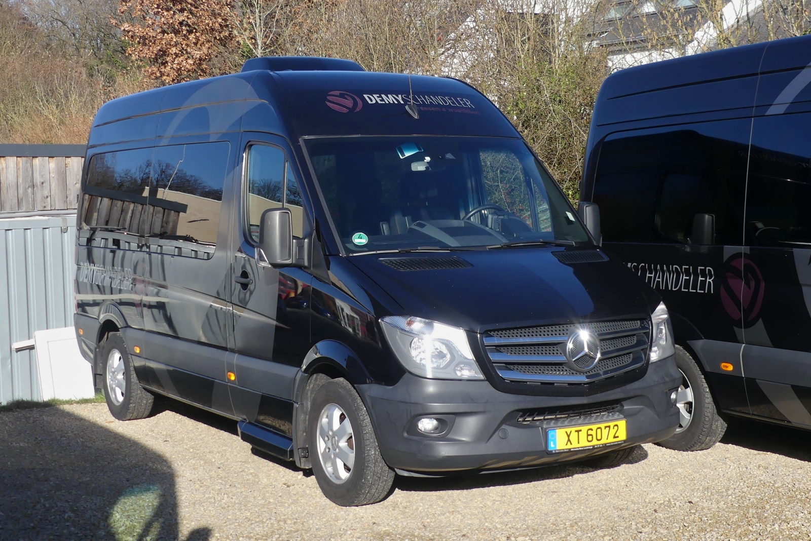 XT 6072, Mercedes Benz Sprinter, von Demy Schandler, aufgenommen am Tag der offenen Tür, aus Anlass des 75 Jährigem Bestehen der Firma Demy Schandler in Keispelt, zum selben Zeitpunkt fand eine „Tourism Foir“ in der Halle statt. 27.01.2024