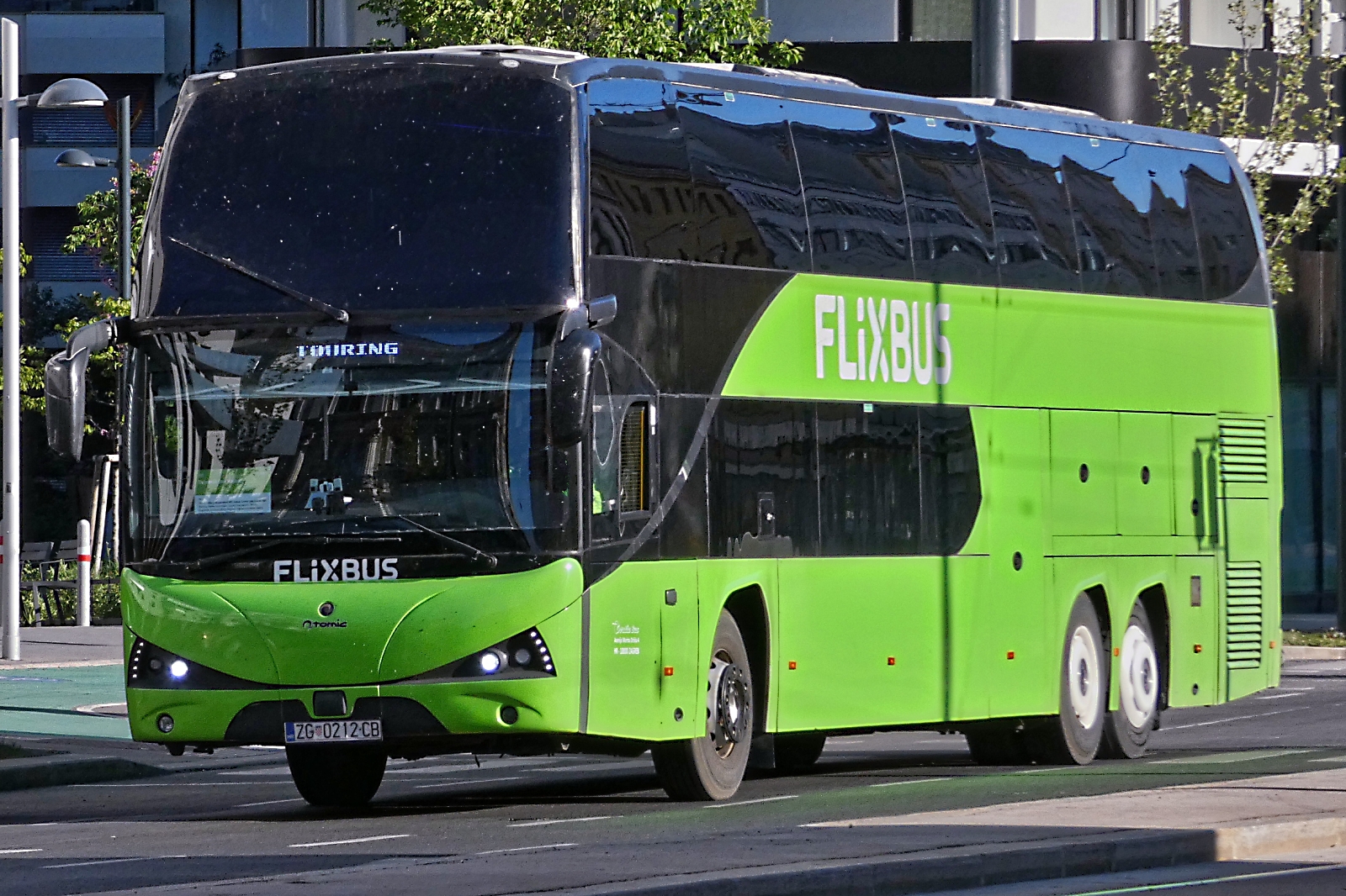 ZG 0212-CB, Irm�os Mota Atomic 9 Reisebus, von Flix Bus, gesehen in Wien. 03.05.2026