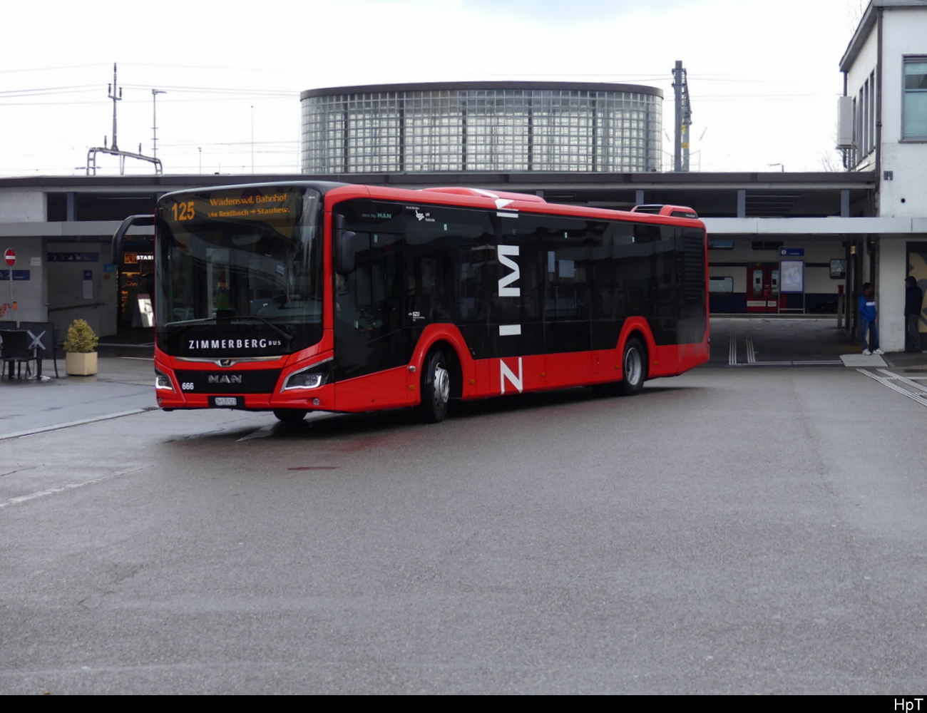 Zimmerberg Bus - MAN Lion`s City Hybrid  Nr.666 ZH 535523 in Wädenswil am 12.03.2023