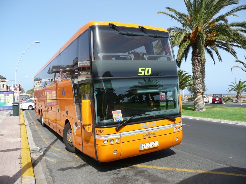 03.07.09,MAN VAN HOOL auf der Avenida del Saladar in Morro Jable-Janda auf Fuerteventura.