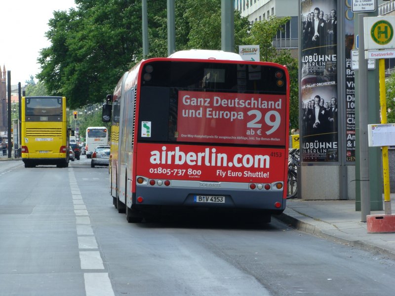 07.06.2008 am Berliner Alexanderplatz steht B-V 4153 und fhrt auf der Linie TXL zum Flughafen Tegel.