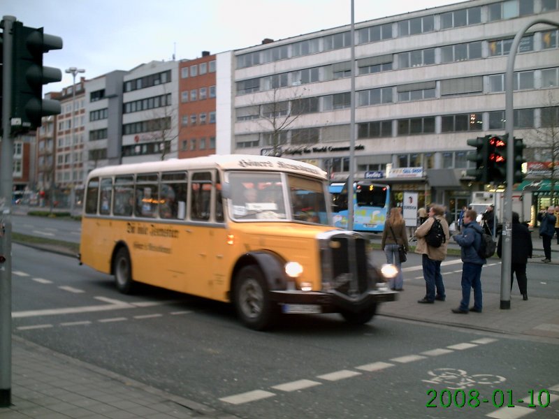 120 Jahre PNV in Mnster waren der Anlass fr den linienmigen Einsatz von Oldtimerbussen in Mnster am 12.1.2008. Im Bild ein FBW(ex Postbus Schweiz) aus dem Jahre 1959 als Linie 1 vor dem Hauptbahnhof.