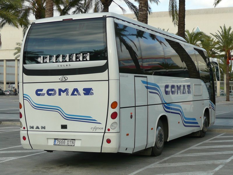18.11.08,MAN BEULAS cygnus der Firma COMAS Nr.87 am Flughafen von Palma de Mallorca.