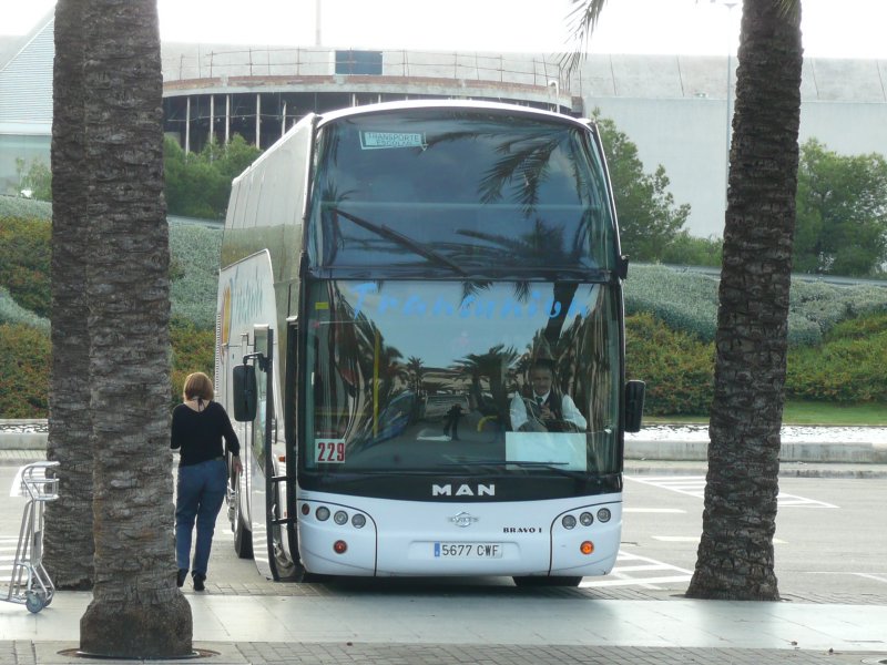 18.11.08,MAN-Reisebus von Transunion am Flughafen von Palma de Mallorca.