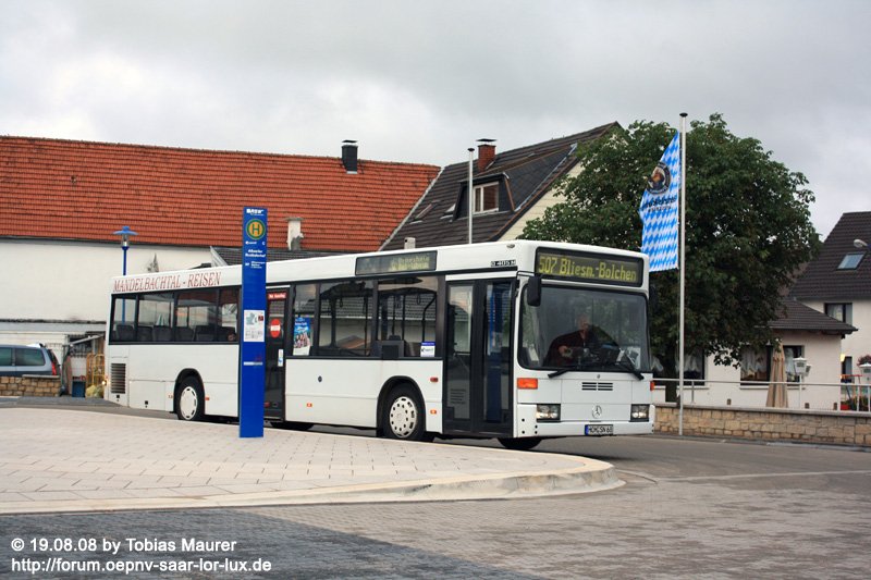 19.08.08: Ein O 405 N, der HOM-SN 68 der Firma Mandelbachtal-Reisen steht am neuen Busbahnhof in Aweiler. Er bedient die Linie 507 nach Bliesmengen-Bolchen.