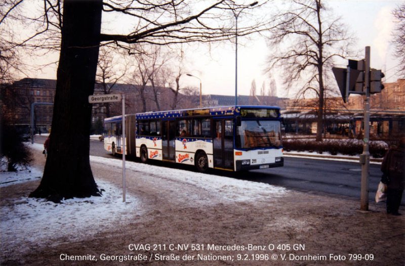 211 hat als Linie 49 den Busbahnhof Chemnitz verlassen; dieser Bus war einer der zeitweilig zahlreichen  Sarotti -Vollwerbebusse und ist inzwischen nicht mehr im Bestand.