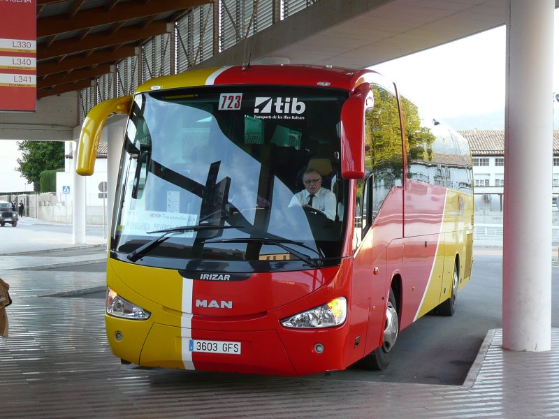 21.11.08,MAN Irizar der tib als berlandbus am Busbahnhof in Inca/Mallorca.