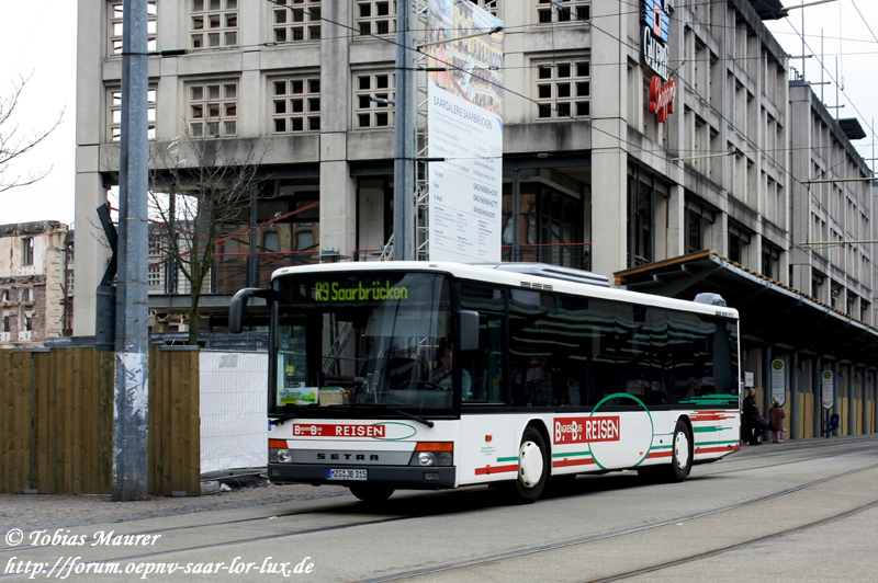 22.03.2009: Der Setra S 315 NF gehrt zum Fuhrpark der Firma Backes. Er ist auf das Kennzeichen MZG-JB 315 zugelassen und bedient im Auftrag der RSW die Linie R9 Lebach - Saarbrcken. Das Foto entstand am Saarbrcker Hauptbahnhof.