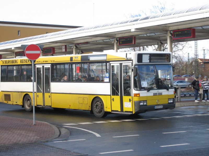 22.11.2008: Ein alter MB O405 von Schlossberg Reisen auf dem Weg nach Zweibrcken.