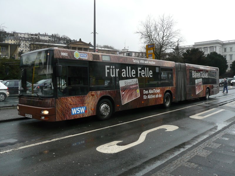 23.01.09,MAN der WSW Nr.9962 mit Werbung fr das VRR BrenTicket am Busbahnhof Wuppertal Hbf.