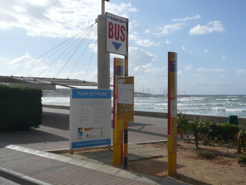 24.11.08,Bushaltestelle der tib an der Playa de Palma auf Mallorca/Spanien.