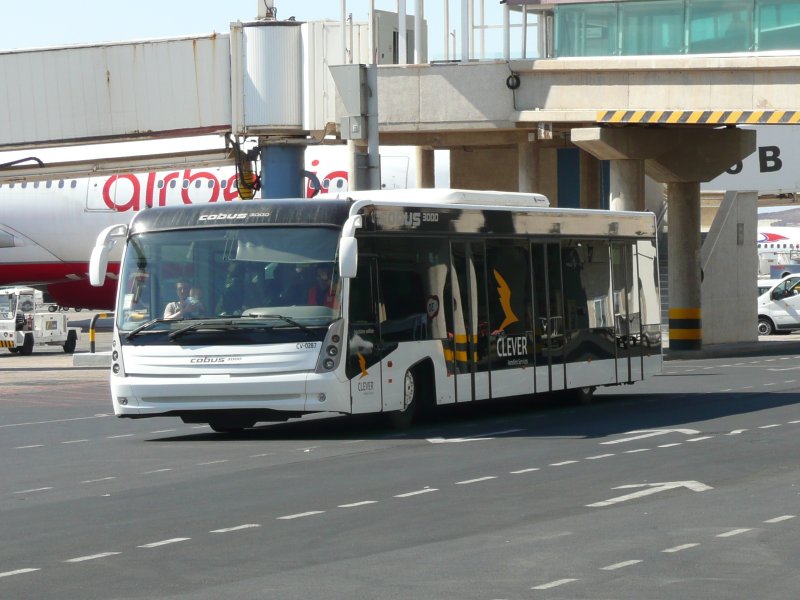 29.06.09,Flughafenbus auf dem Aeropuerto de Fuerteventura  El Matorral .