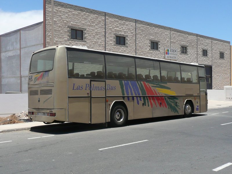 30.06.09,SCANIA VAN HOOL von Las Palmas Bus Fuerteventura im Industriegebiet von El Matorral auf Fuerteventura.