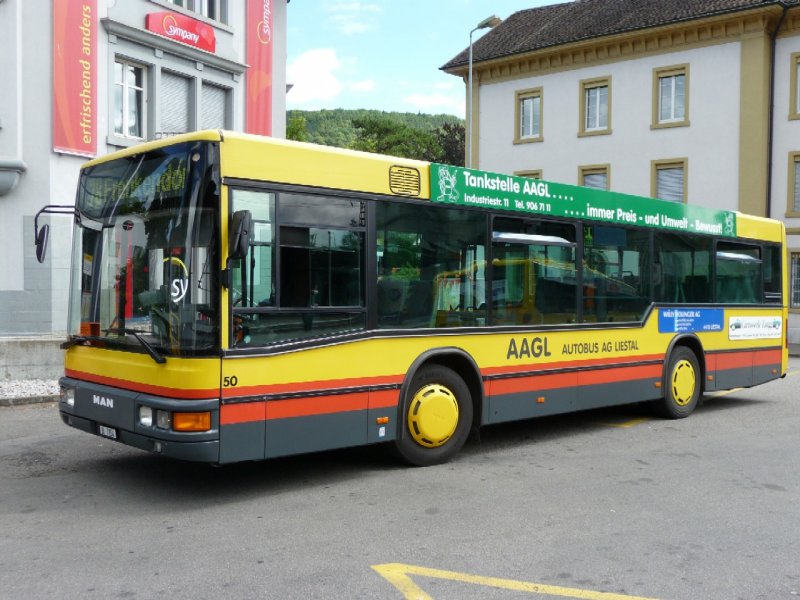 AAGL - MAN Bus Nr.50 BL 7854 bei der Haltestelle vor dem Bahnhof in Liestal am 03.08.2008