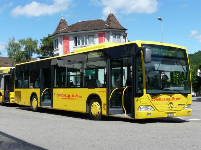 AAGL - Mercedes Citaro Bus Nr.61 BL 6263 bei der Haltestelle vor dem Bahnhof in Liestal am 03.08.2008
