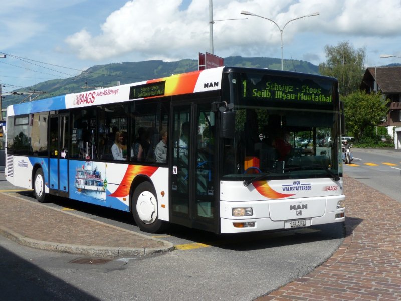 AAGS - MAN Bus Nr.41  SZ 5171 mit Werbung unterwegs auf der Linie 1 beim Bahnhof Schwyz am 08.09.2008