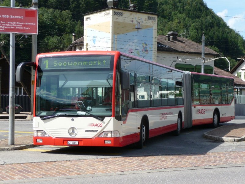 AAGS - Mercedes Citaro SZ 10117 unterwegs auf der Linie 1 bei der Haltestelle neben dem Bahnhof Schwyz am 08.09.2008