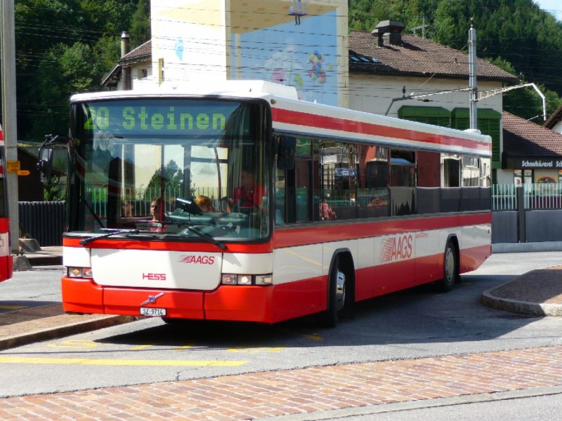 AAGS - Volvo-Hess Bus  SZ 5007 unterwegs auf der Linie 20 bei der Haltestelle neben dem Bahnhof Schwyz am 08.09.2008