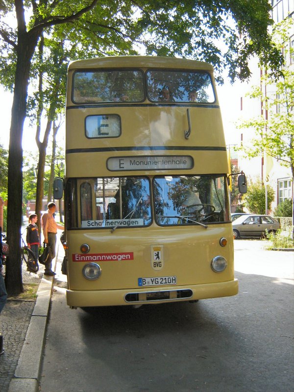 Am Technik-Museum. Hist. Bus auf der Sonderlinie Museum - Monumentenhalle, Sept. 2007