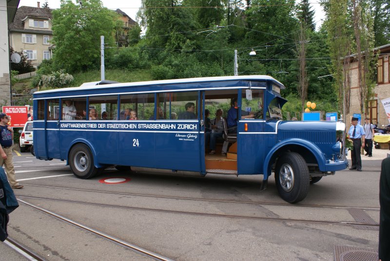 Anlsslich der Erffnung des Zricher Trammuseums am 26.05.2007 war dieser Museums Bus der Firma Saurer zu sehen.