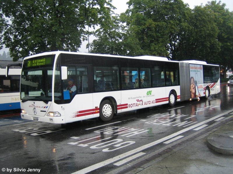 ARAG (Auto Rottal AG) Citaro G Nr. 15 verlsst am 7.8.07 den Bahnhof Luzern, und dabei regnet es frchterlich.