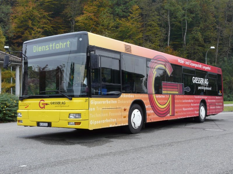 asm - MAN Regiobus Nr.31 BE 503313 mit Vollwerbung vor dem Busdepot im Wangen an der Aare am 27.10.2007