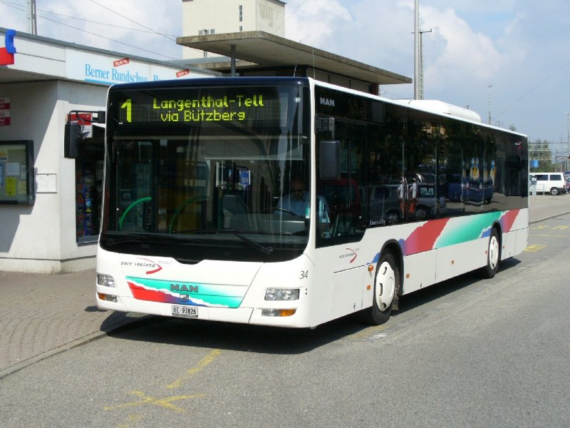 asm - MAN Regiobus Nr.34  BE 93826 bei der Haltestelle vor den Bahnhof in Herzogenbuchsee am 07.09.2007