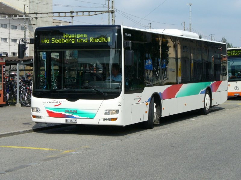 asm - MAN Regiobus Nr.35  BE 26712 vor der Haltestelle vor den Bahnhof in Herzogenbuchsee am 07.09.2007