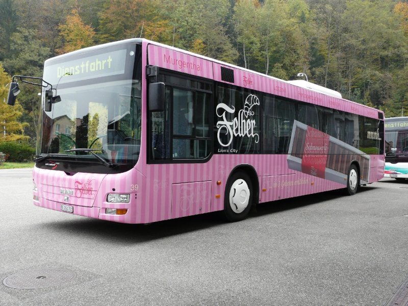 asm - MAN Regiobus Nr.39 BE 241763 mit Vollwerbung vor dem Busdepot im Wangen an der Aare am 27.10.2007