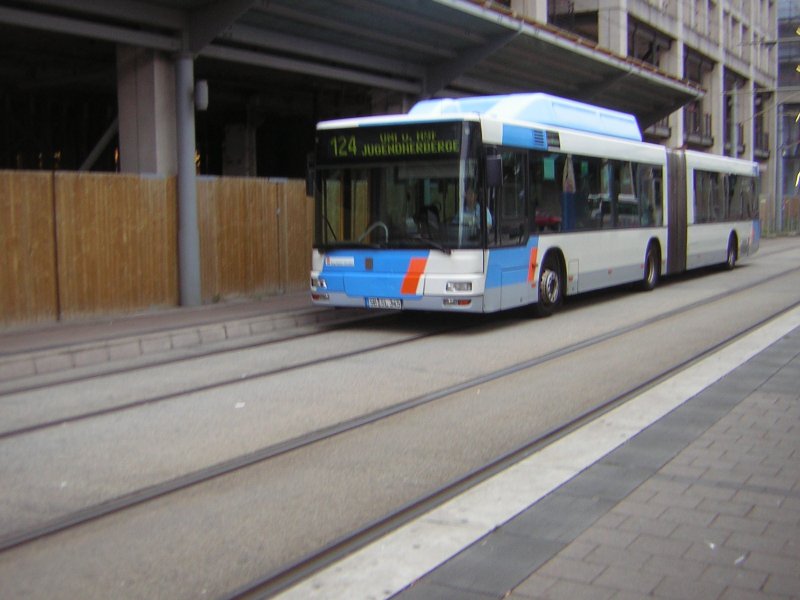 Auch auf diesem Foto ist ein MAN Gelenkbus zu sehen.Der Bus fhrt in Richtung Jugendherberge. Auch dieses Foto habe ich am 15.09.2009 aufgenommen.