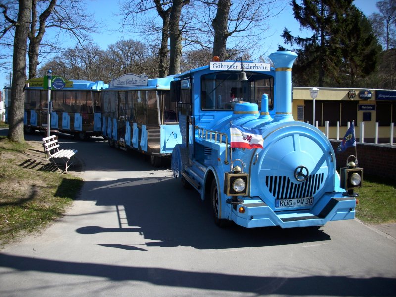 Auch das Ostseebad Ghren besitzt eine  Gummieisenbahn .Aufgenommen am 18.April 2009 in der Nhe vom Kleinbahnhof in Ghren.