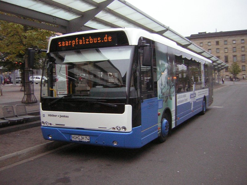 Auf diesem Foto ist ein Bus der Marke VDL-Berkhof zu sehen. Auch dieser Bus ist fr einen Privaten Unternehmer im Einsatz. Der Bus gehrt der Firma Hther und Junkes aus Homburg Saar.und fhrt einen Kurs der Saarpfalzbus.