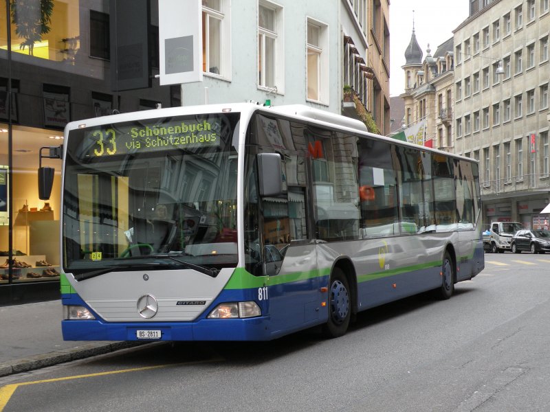 Auf der Linie 33 ist der  neue  Mercedes Citaro aus Lugano fters anzutrteffen. Auf dem Bild sehen wir die Nummer 811 an der Endstation der Linie 33 in der Eisengasse. Die Aufnahme entstand am 15. September 2009.