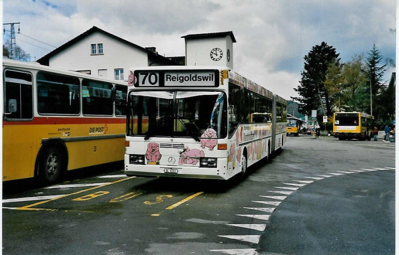 Aus dem Archiv: AAGL Liestal Nr. 94/BL 6701 Mercedes O 405G am 19. April 1999 Liestal, Bahnhof (mit Vollwerbung fr die  Basellandschaftliche Kantonalbank )