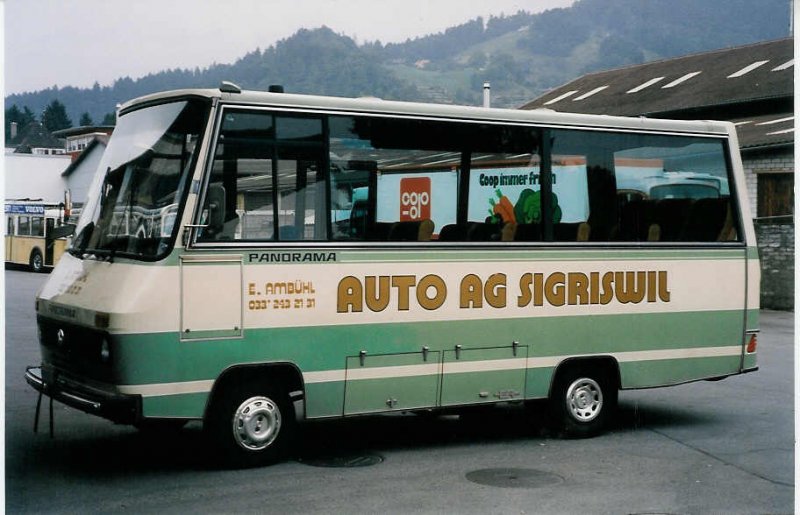 Aus dem Archiv: Ambhl, Gunten BE 2272 U VW/Auwrter (ex AGS Sigriswil) am 22. September 1998 Thun, Garage STI